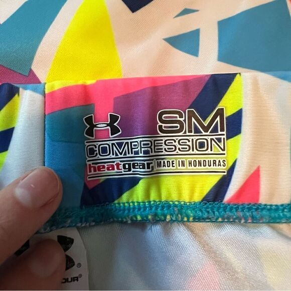 3 for $30! Under armour colourful compression capris - Picture 4 of 10